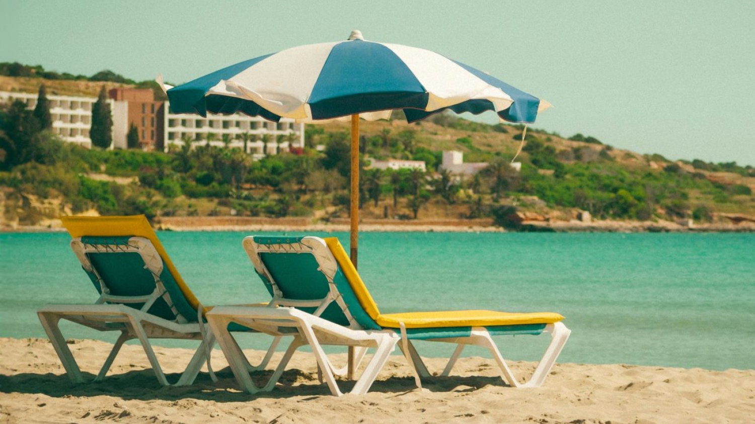 60 euro za leżak na plaży? Włosi mają dość
