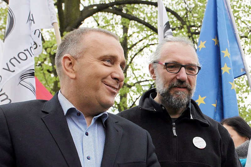 Dlaczego Grzegorz Schetyna zdecydował zdystansować się od KOD i Mateusza Kijowskiego?