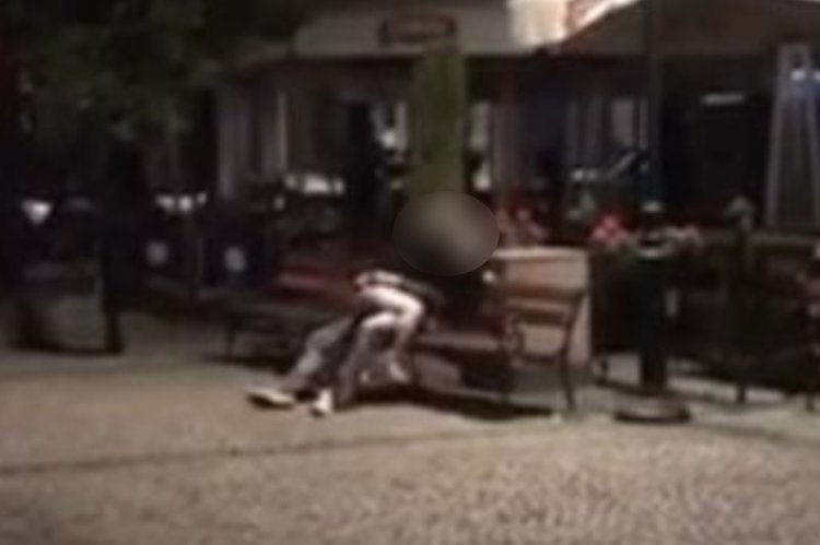 Para kochanków przyłapana w centrum Kościerzyny.