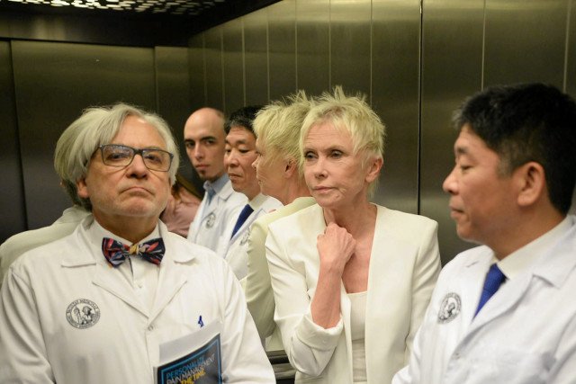 Pacjent wybudził się ze śpiączki po operacji, którą przeszła również córka Ewy Błaszczyk.