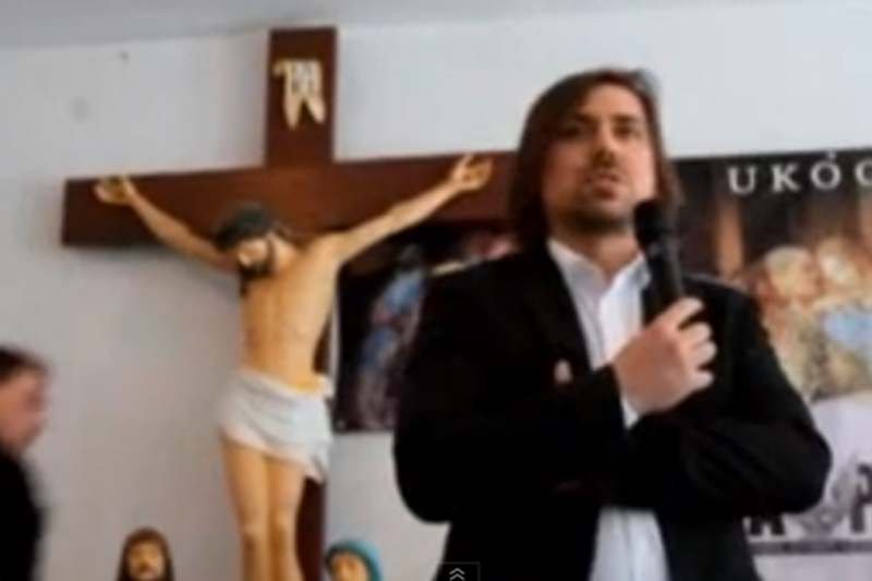 Agent Tomek, czyli Tomasz Kaczmarek, spotkał się z wyborcami w salce parafialnej