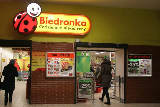 Nawałnice w całej Polsce, ucierpiał budynek Biedronki