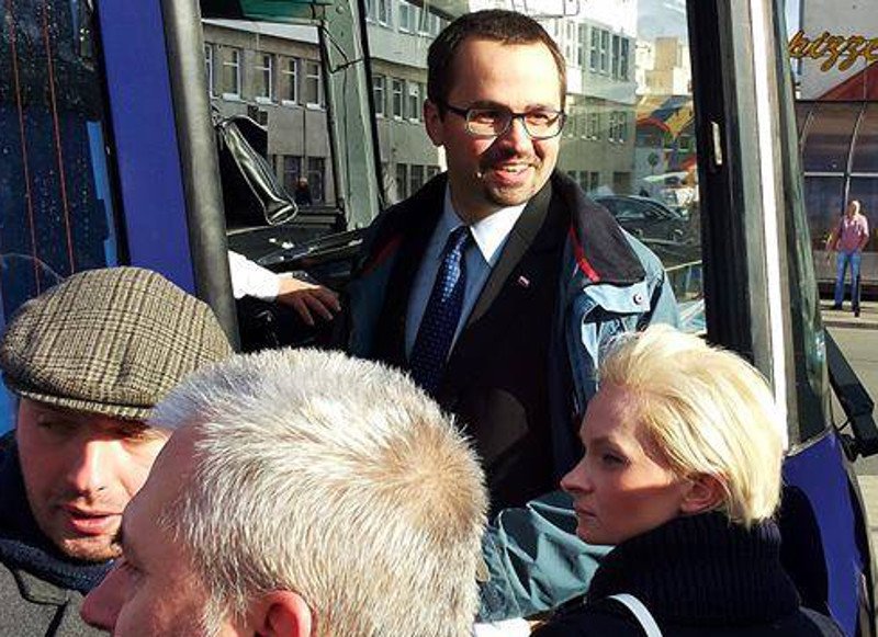 Poseł Marcin Horała wprowadził Izabelę Pek także do "dudabusa"