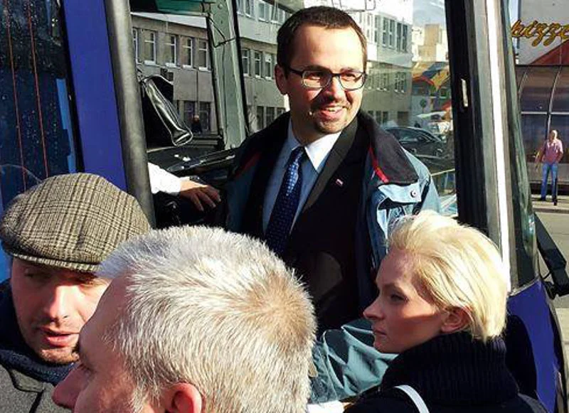 Poseł Marcin Horała wprowadził Izabelę Pek także do "dudabusa"