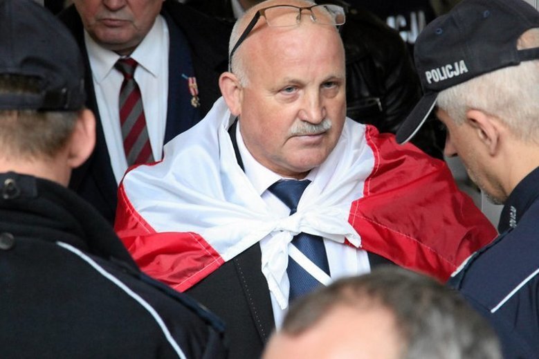 Prokuratura wszczęła śledztwo w sprawie niedzielnego marszu Piotra Rybaka w Oświęcimiu.