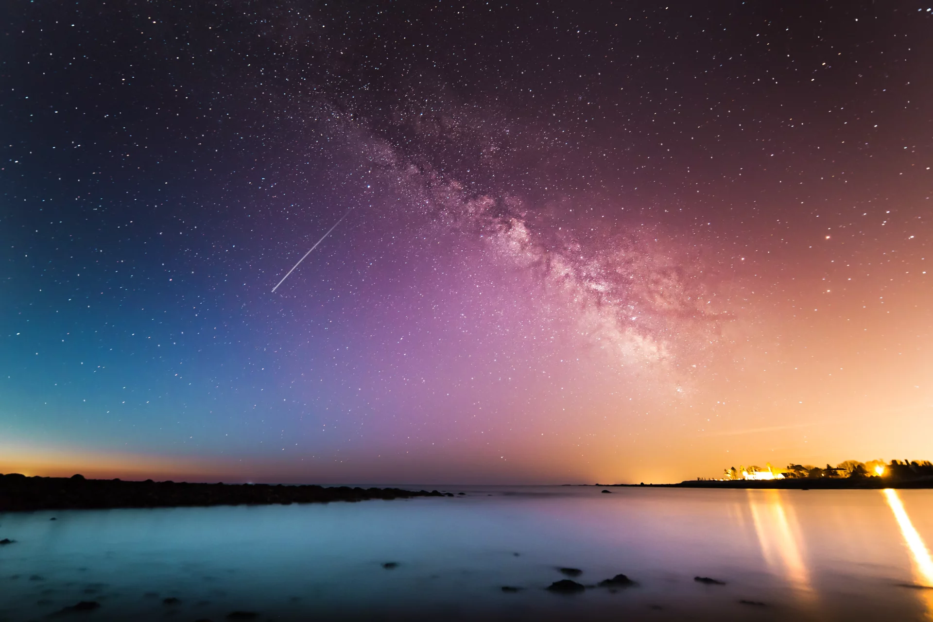 Na letnim, lipcowym niebie nie zabraknie atrakcji. Miłośnicy astronomii będą mieli szansę na oglądanie zaćmienia księżyca oraz kolejnej magicznej pełni. Jakie ciekawe zjawiska astronomiczne czekają nas latem na lipcowym niebie 2020? Półcieniowe zaćmienie księżyca i Koźla lub Robaczana Pełnia