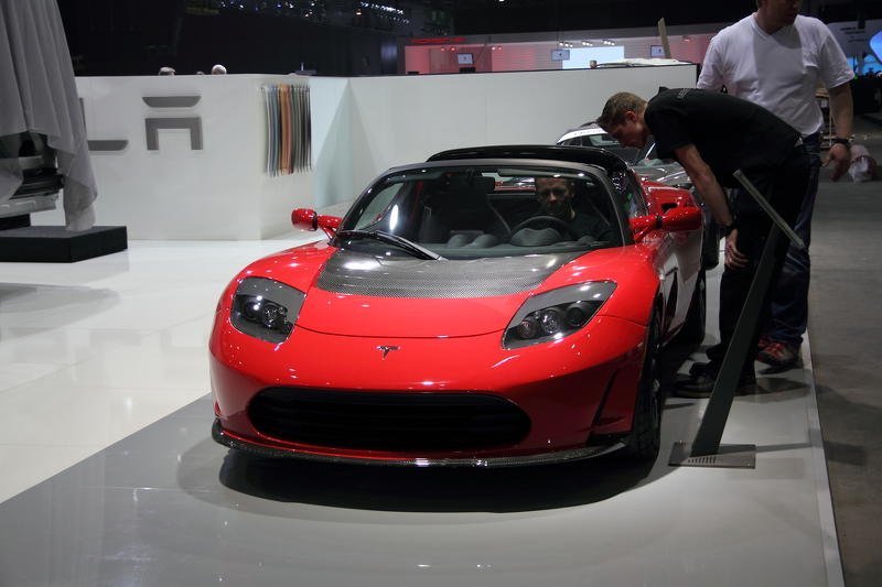 Właściciel Tesla Motors Elon Musk uwalnia swoje patenty. Miliarder wypuszcza w obieg informacje nt. pojazdów elektrycznych.