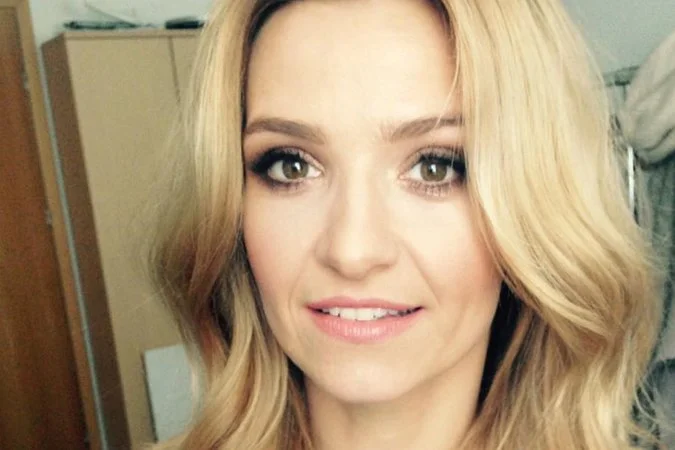 Joanna Koroniewska na Instagramie opublikowała zdjęcie, na którym pozuje w stroju kąpielowym.