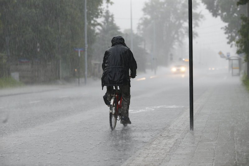 W niedzielę możliwe są burze z gradem.