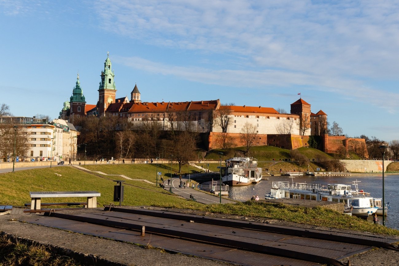 Widok na Wawel z brzegu Wisły