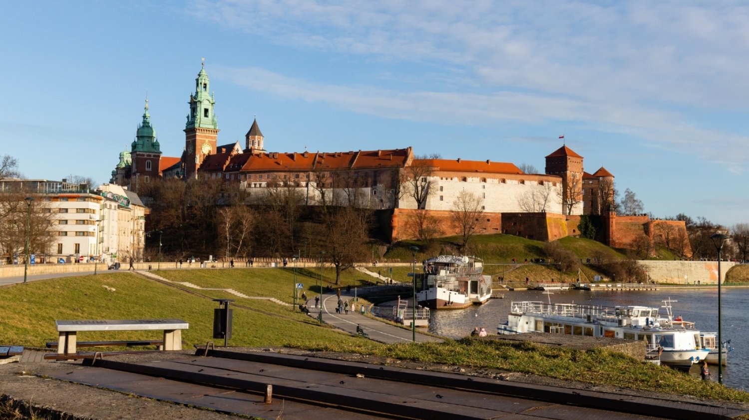 Widok na Wawel z brzegu Wisły