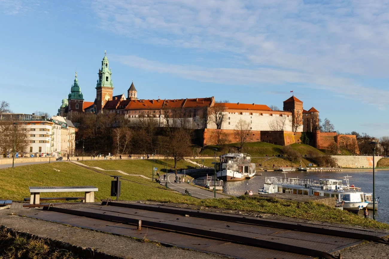 Widok na Wawel z brzegu Wisły