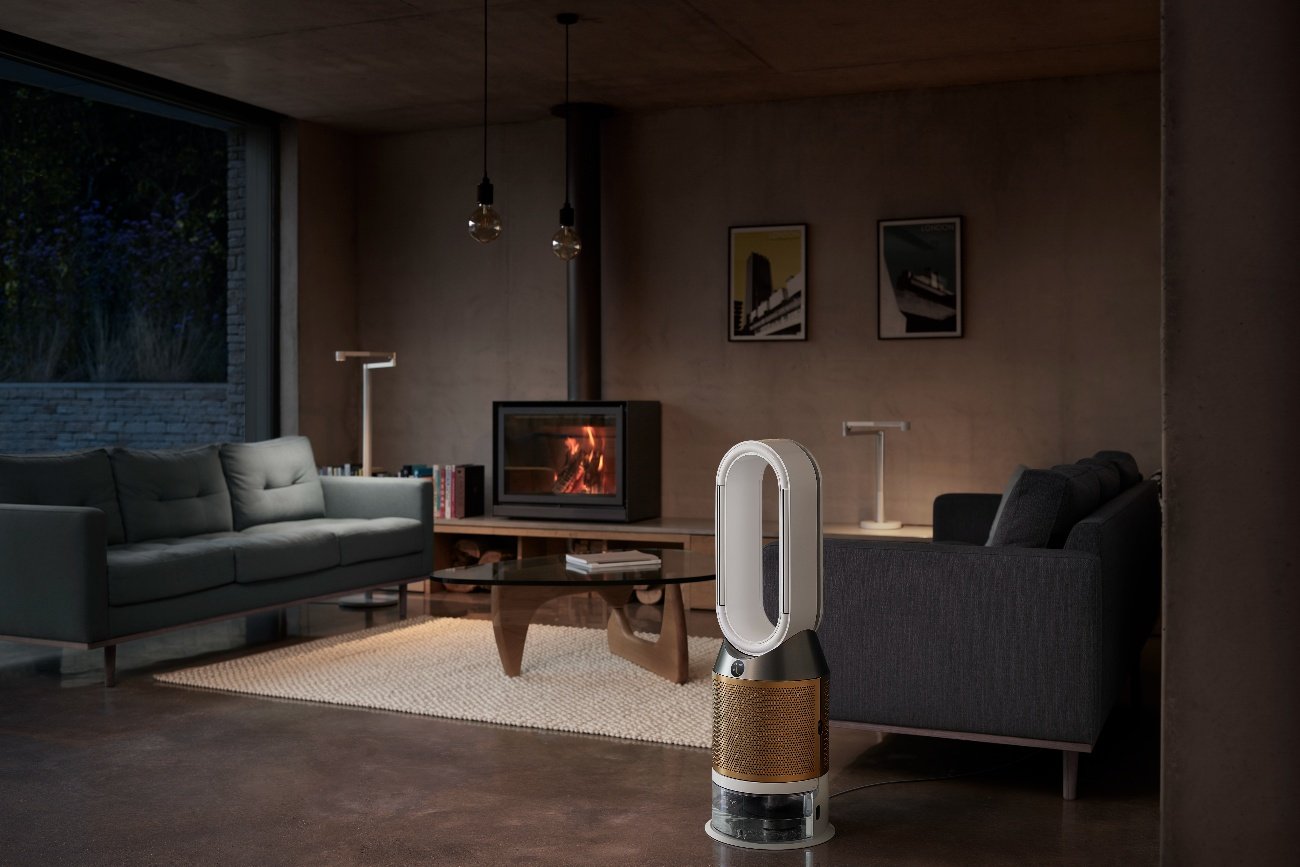 Nowoczesny oczyszczacz powietrza z funkcją nawilżania i chłodzenia, taki jak Dyson Purifier Humidify+Cool™ Formaldehyde PH04, pomoże poprawić jakość powietrza, zagrożoną przez smog z zewnątrz i alergeny wewnątrz domu
