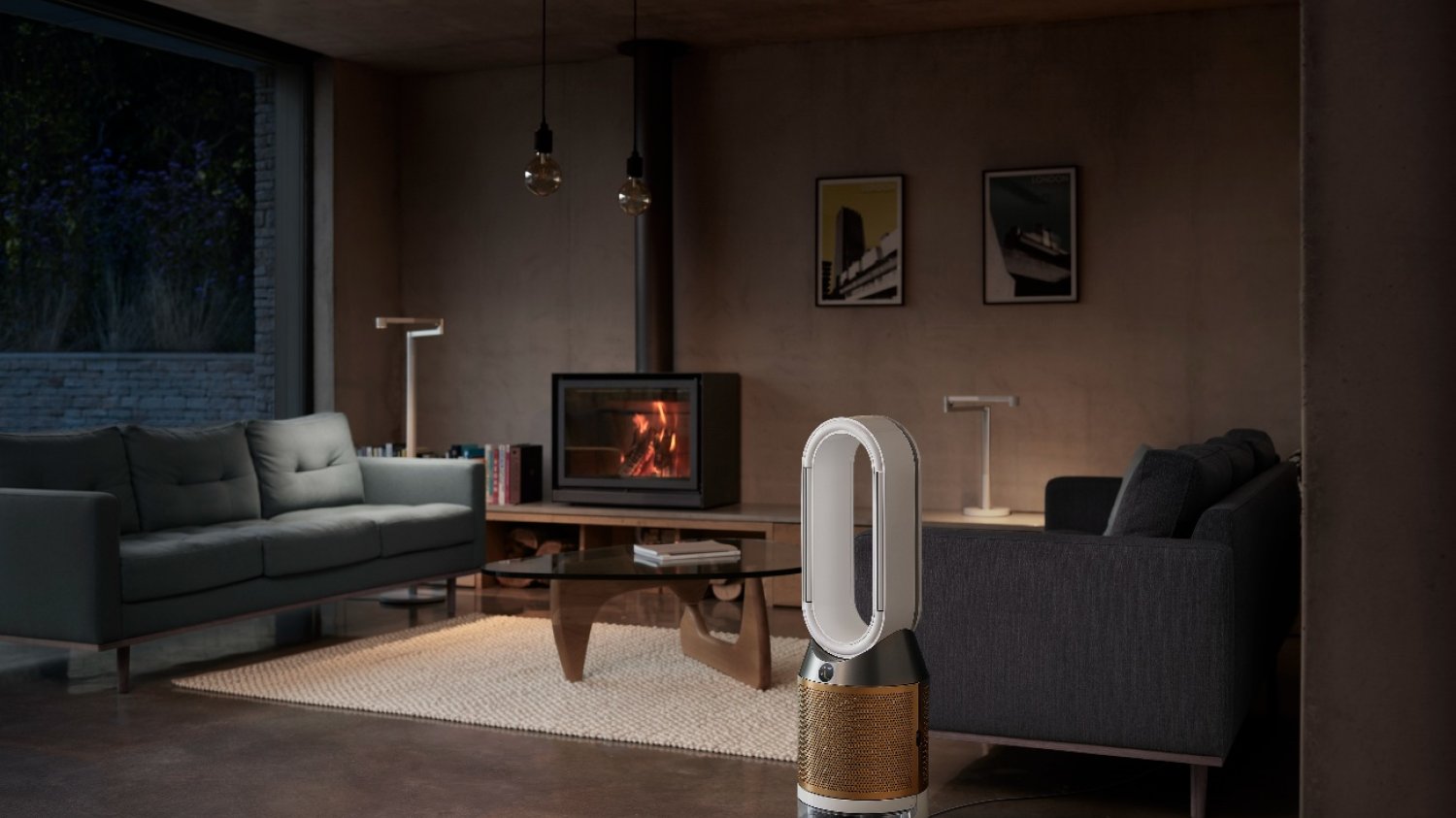 Nowoczesny oczyszczacz powietrza z funkcją nawilżania i chłodzenia, taki jak Dyson Purifier Humidify+Cool™ Formaldehyde PH04, pomoże poprawić jakość powietrza, zagrożoną przez smog z zewnątrz i alergeny wewnątrz domu
