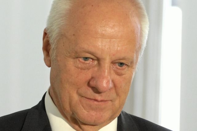 Stefan Niesiołowski nie dał się zdominować oponentowi z PiS i nie dał sobie narzucić tematu kłótni.