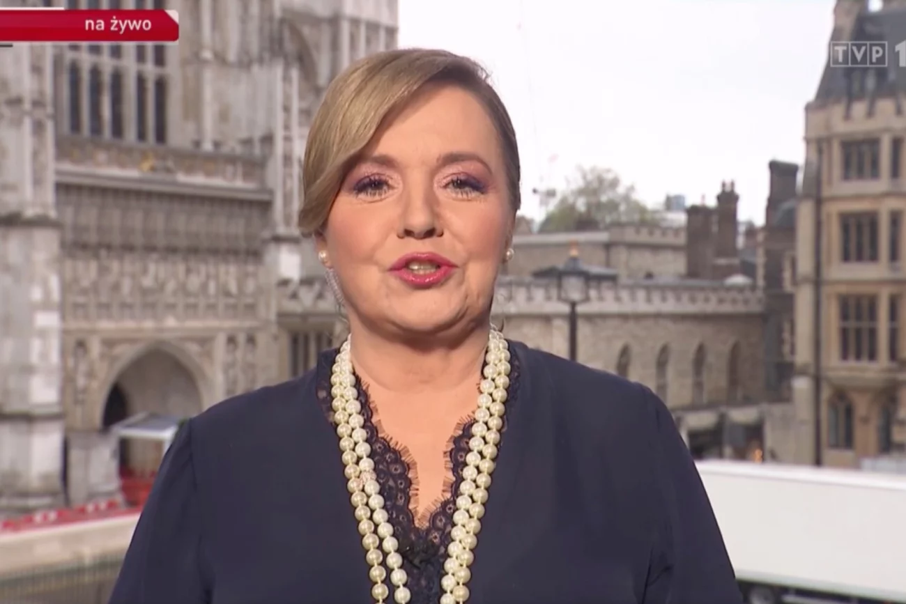 Holecka relacjonowała koronację Karola III dla TVP. Stylistka ją zmiażdżyła