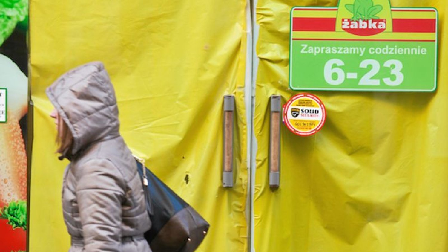 "Pani z Ukrainy?"; "Dlaczego nie u siebie" - usłyszała pani Katarzyna w sklepie Żabka w Warszawie. Białorusinka od sześciu lat mieszka i pracuje w Polsce. Zdjęcie poglądowe.