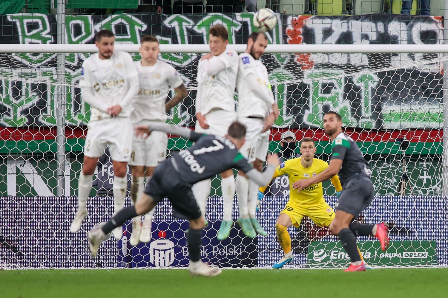 Lechia Gdańsk uratowała wygraną z Zagłębiem Lubin i jest liderem PKO Ekstraklasy