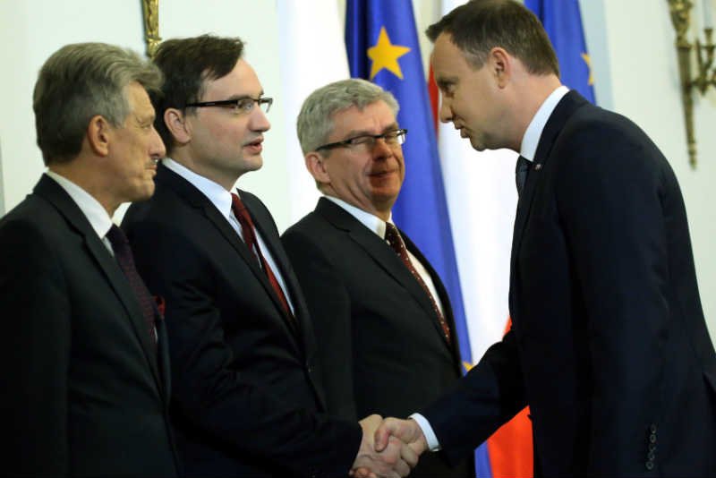 Pół roku temu Zbigniew Ziobro obiecał znieść kary za obrażanie prezydenta. Andrzej Duda sam krytykował te przepisy.