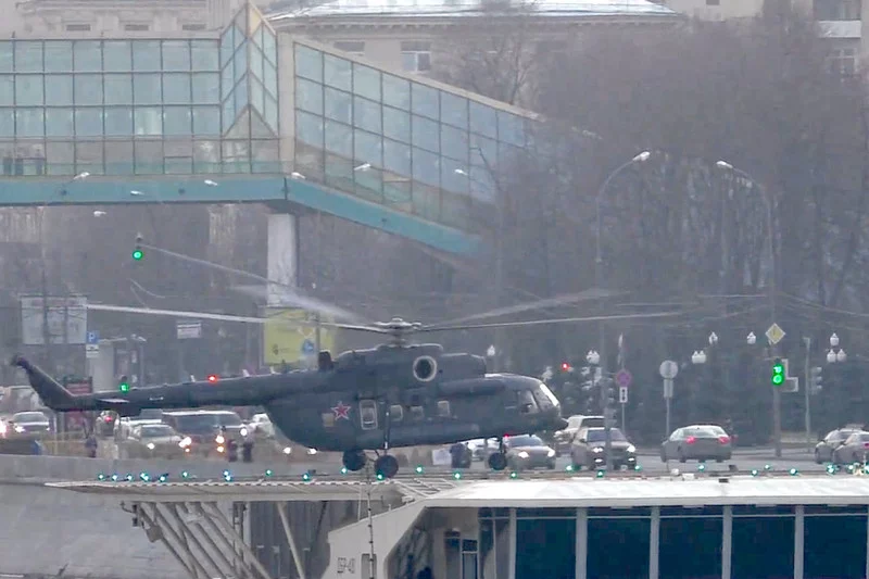 Helikoptery krążą nad Moskwą. Internauci: to dowód na to, że coś złego dzieje się z Putinem