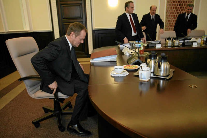 Stosując logikę ministerstwa finansów Donald Tusk powinien zapłacić podatek za ciasteczka i kawę, które zjada prowadzą posiedzenie rządu.