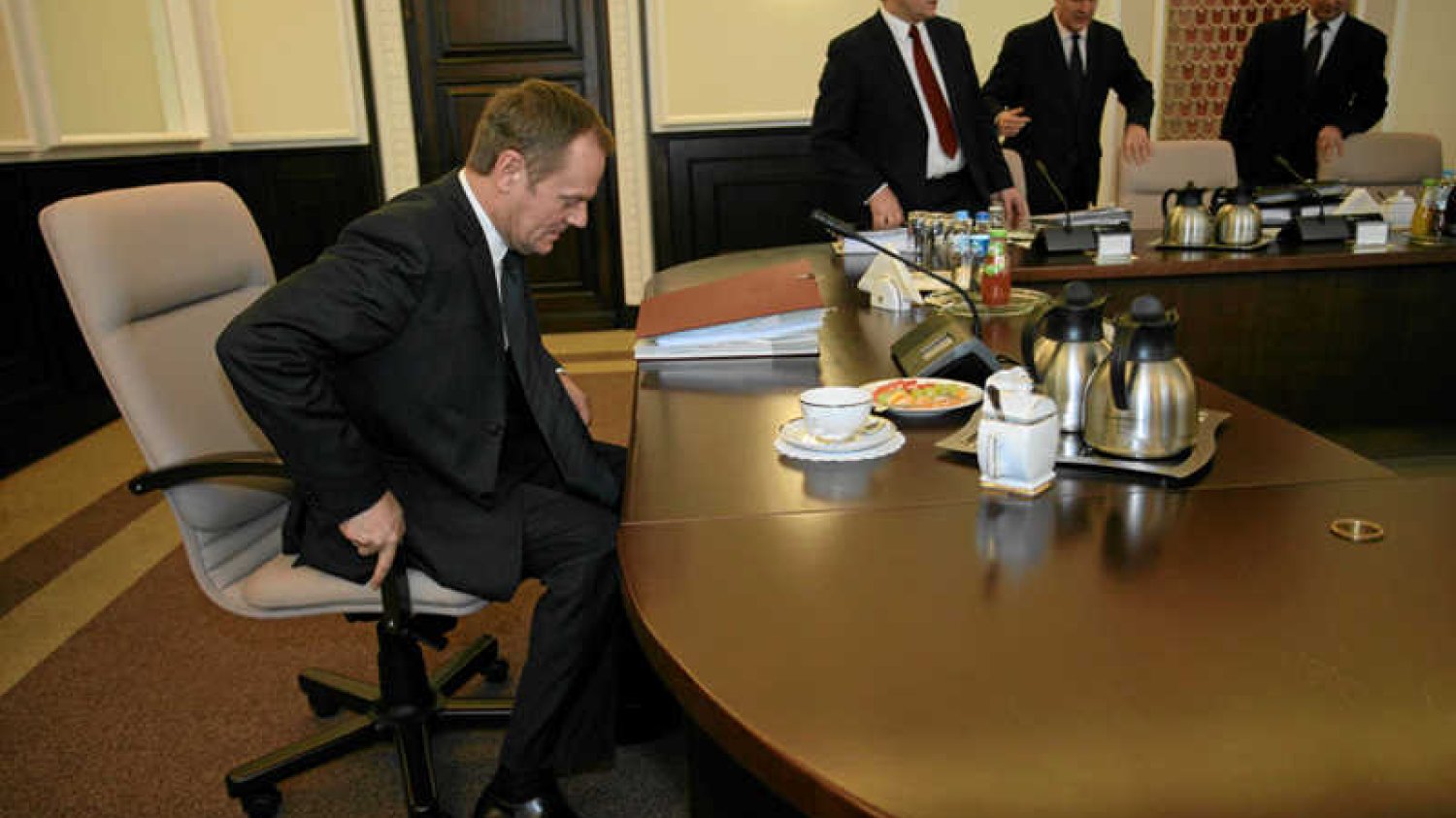 Stosując logikę ministerstwa finansów Donald Tusk powinien zapłacić podatek za ciasteczka i kawę, które zjada prowadzą posiedzenie rządu.