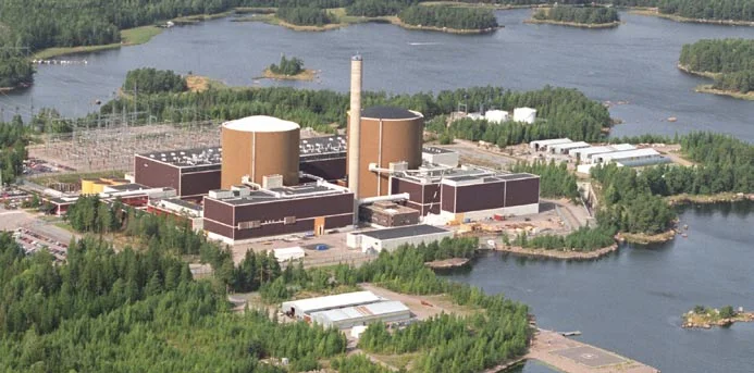 Fińska Elektrownia Jądrowa Loviisa. Energetyka jądrowa pokrywa 1/3 fińskiego zapotrzebowania na energię elektryczną. Mimo spektakularnych opóźnień na budowie najnowszego bloku, Finowie planują kolejne inwestycje w tej branży.