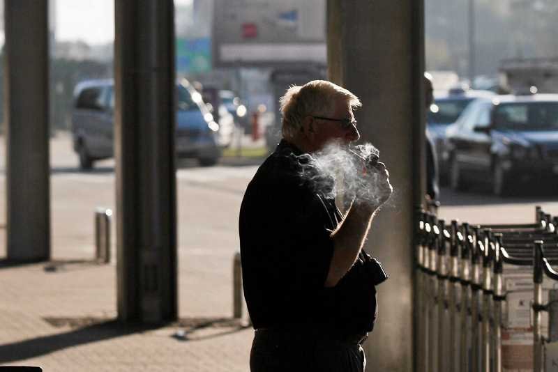 Komisja Europejska walczy z paleniem papierosów