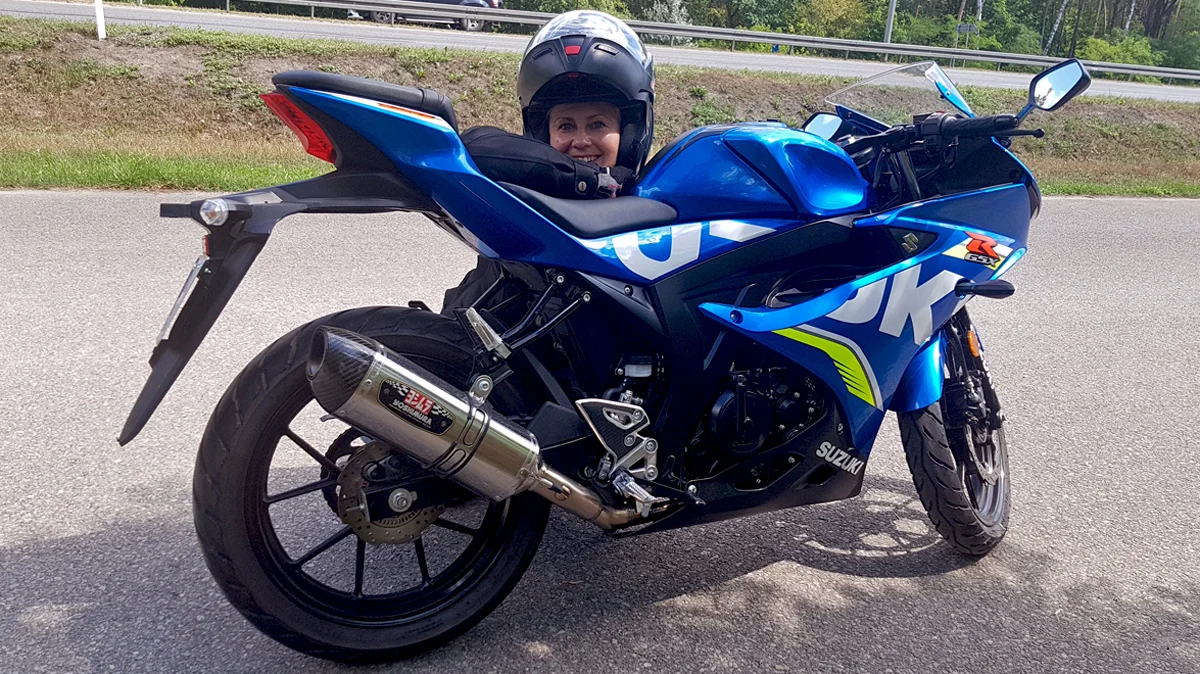 GSXR 125 sprawdza się w mieście, ale podczas dalszych wycieczek może dać nieźle w kość.