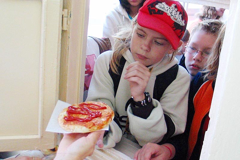 Od wejścia do Unii Europejskiej polskie dzieci stają się coraz grubsze i mniej ruchliwe. Jak dobrze odżywiać dziecko?