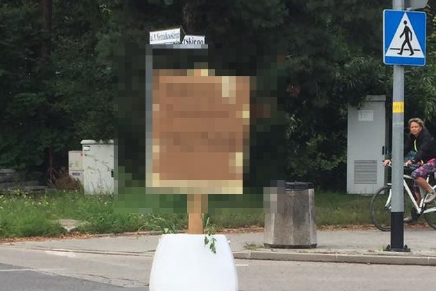 Ktoś przygotował inscenizację na przyjazd Jarosława Kaczyńskiego do Gdańska.