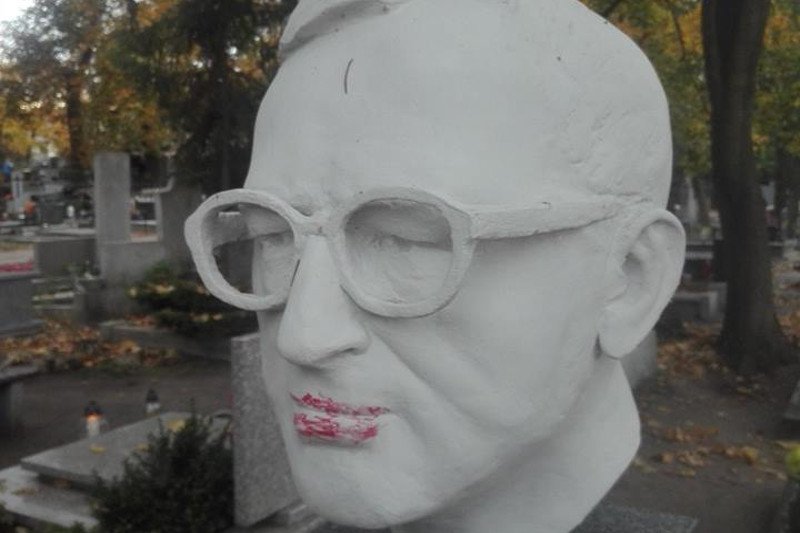 Grób znajduje się na cmentarzu św. Jerzego w  Toruniu.