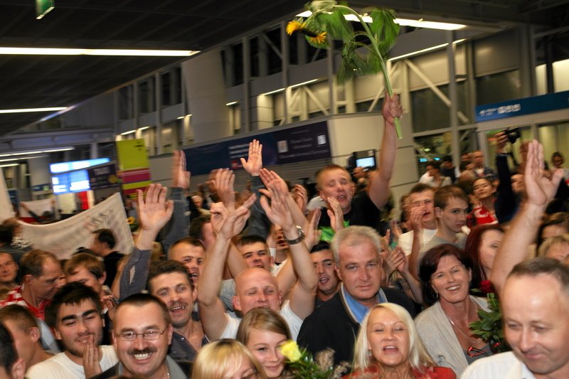 Powrót Paraolimpijczyków z Londynu. Kibice przywitali ich na warszawskim lotnisku.
