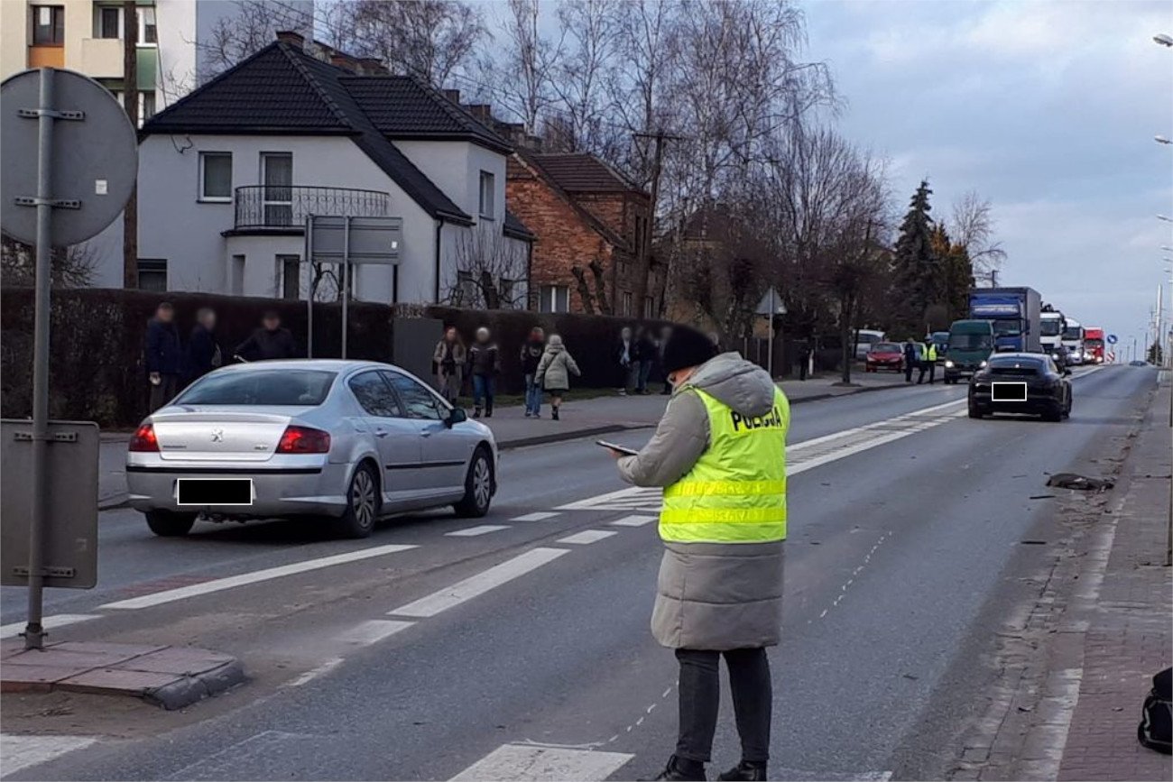 W Wieluniu doszło do śmiertelnego wypadku z udziałem porsche i hulajnogi.