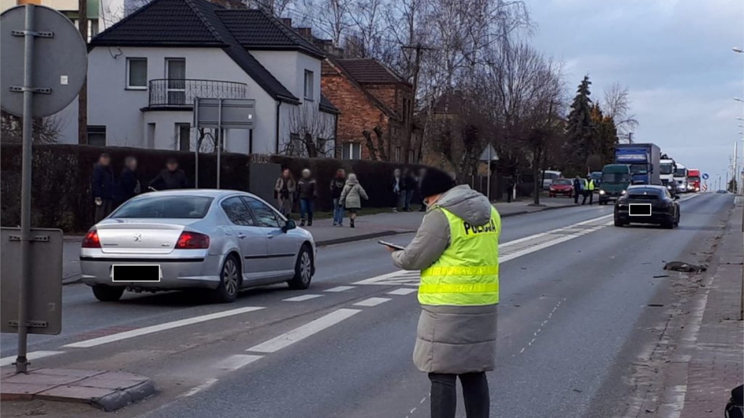 W Wieluniu doszło do śmiertelnego wypadku z udziałem porsche i hulajnogi.