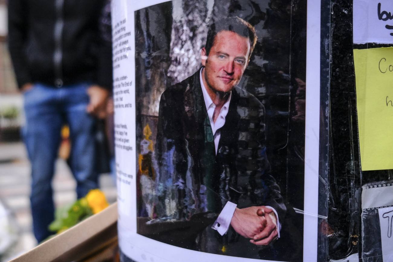 Ujawniono, co wydarzyło się na pogrzebie Chandlera z "Przyjaciół". Bliska mu osoba zdradziła