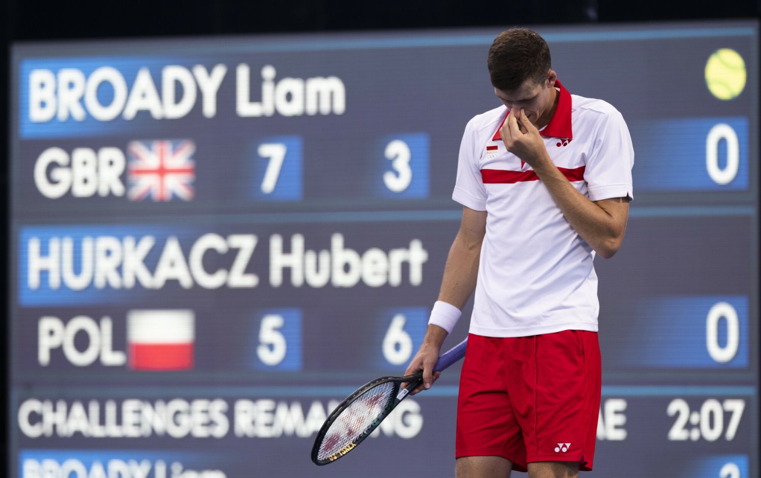 Hubert Hurkacz przegrał w Tokio, bo zmagał się z zatruciem i nie był w pełni sił