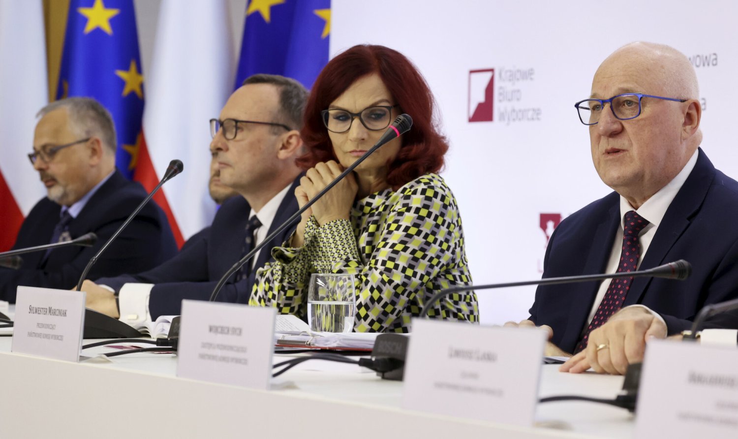 Obsadzenie mandatów Kamińskiego i Wąsika. PKW się nie śpieszy