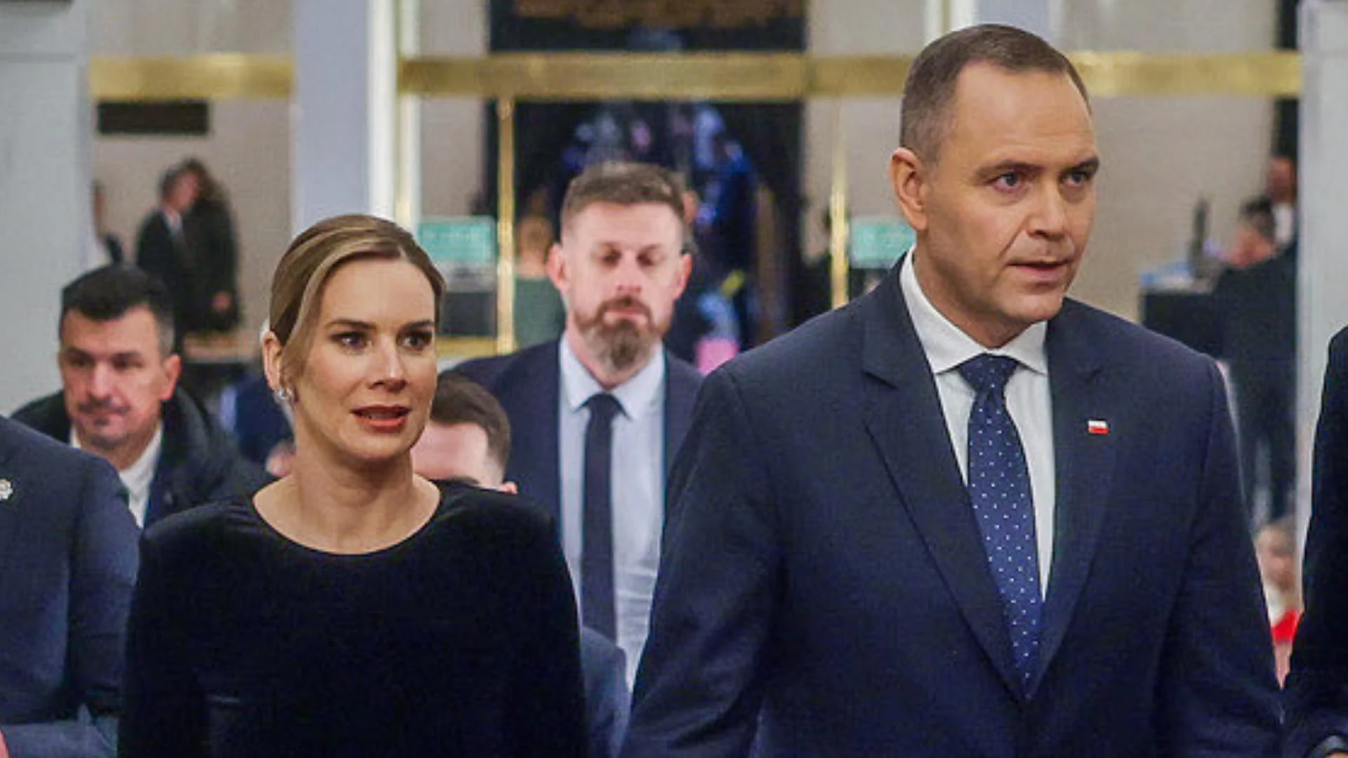 Nawroccy wybuczani w... Teatrze Wielkim. Powitała ich Torbicka i się zaczęło