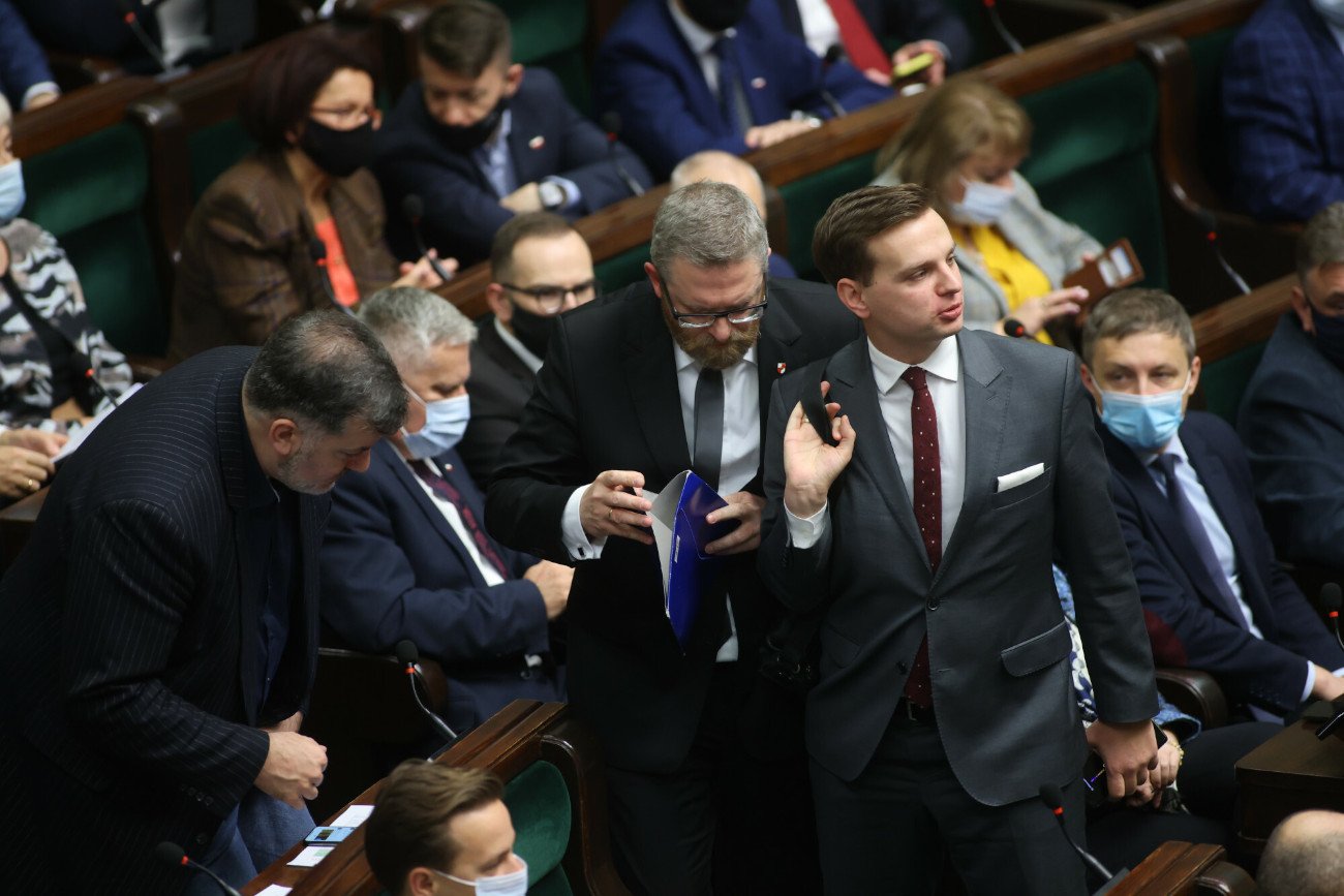 Grzegorz Braun i Jakub Kulesza wykluczeni z obrad Sejmu.