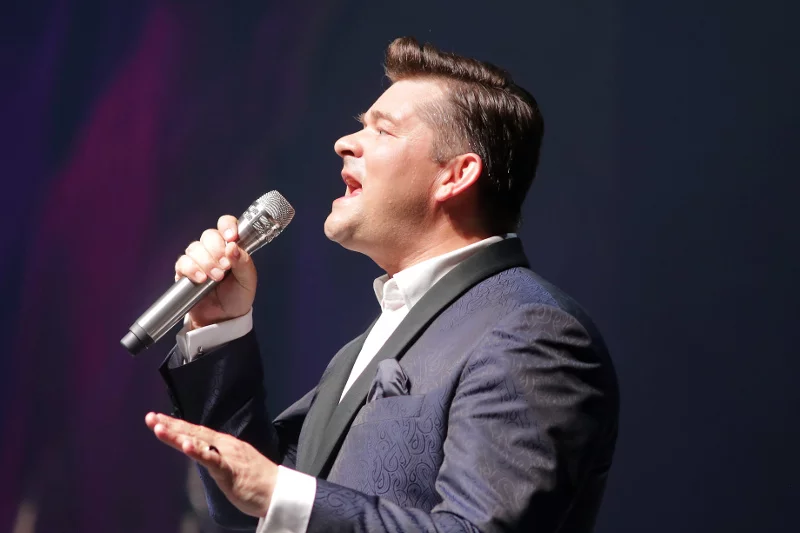10 grudnia w Filharmonii i Operze Podlaskiej w Białymstoku odbył się benefis z okazji 30-lecia działalności twórczej Zenona Martyniuka. 26 grudnia koncert transmitowano w TVP2.