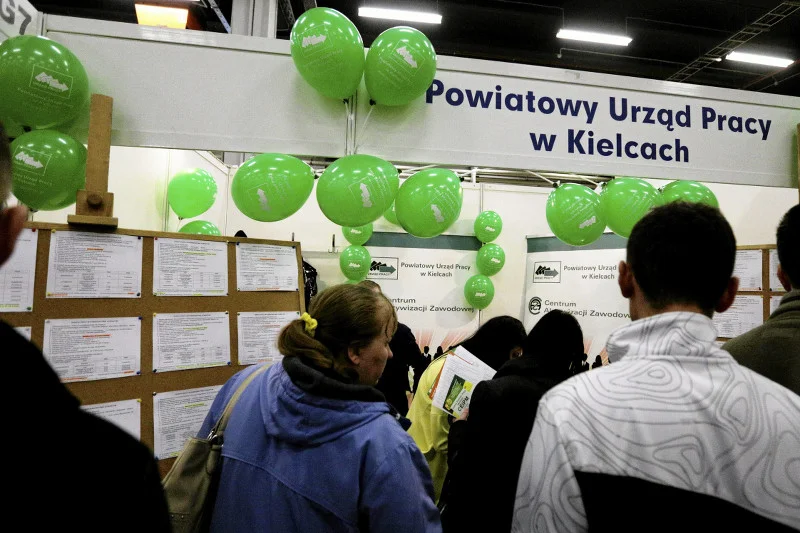 Zamiast ofert pracy, jest coraz więcej szkoleń, stażów i spotkań z doradcami zawodowymi