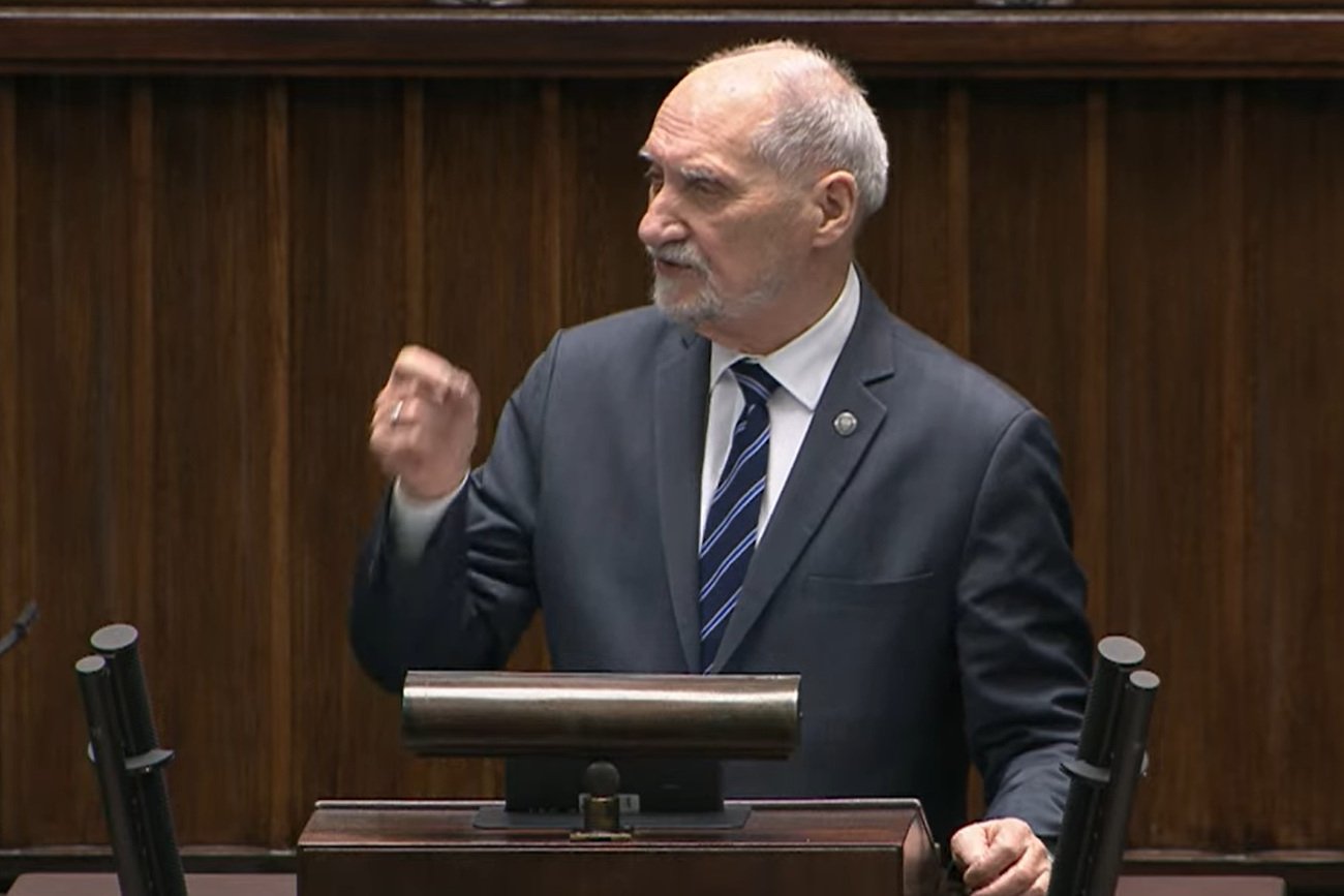 Awantura w Sejmie. Macierewicz zwrócił się do Bosaka