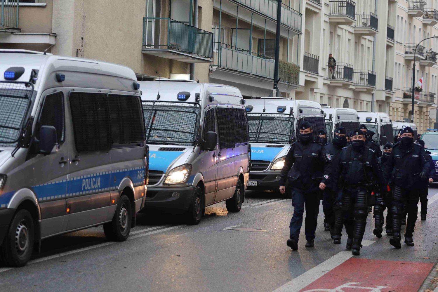 Jak poinformowała Komenda Stołeczna Policji, w Warszawie doszło do próby zamachu na komisariat.