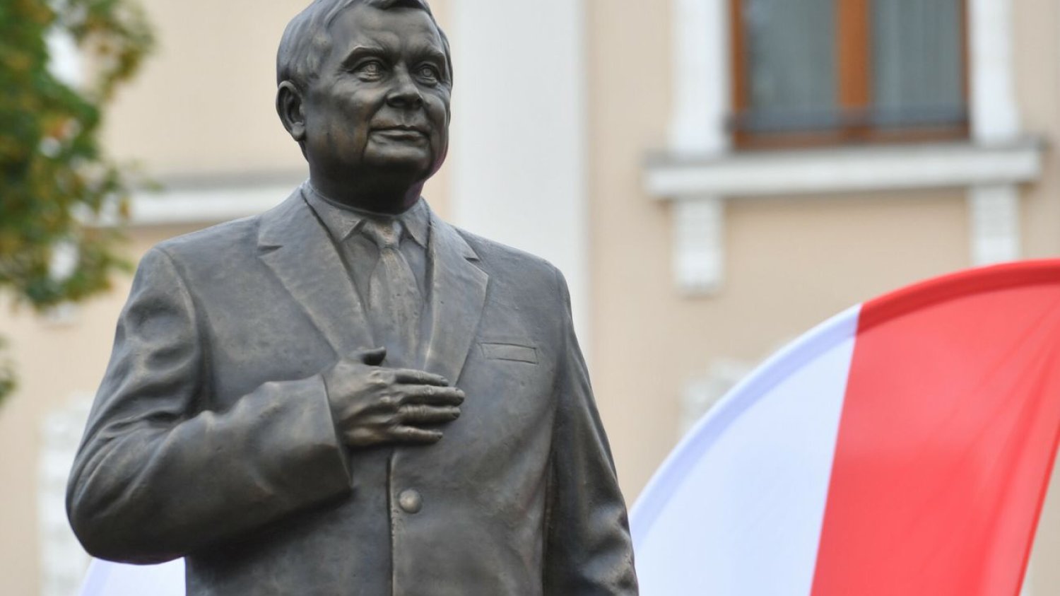 Pomnik Lecha Kaczyńskiego w Tarnowie.