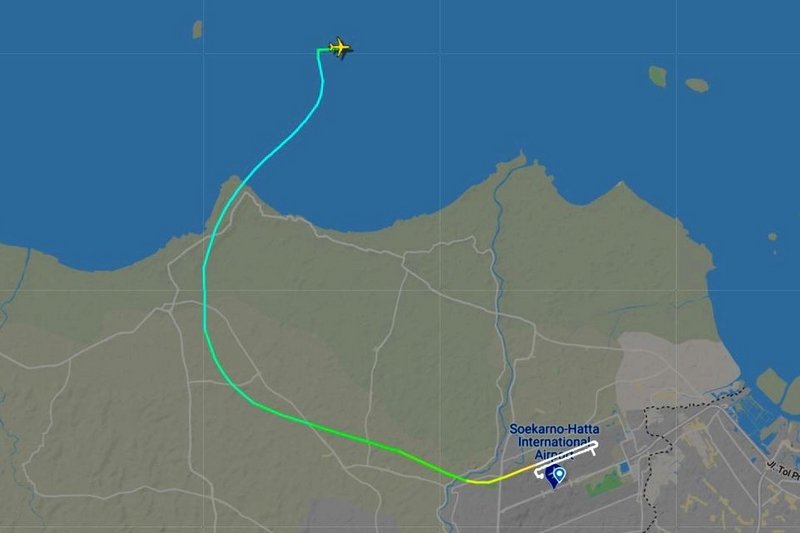 Indonezyjski Boeing 737 rozbił się w morzu Jawajskim.
