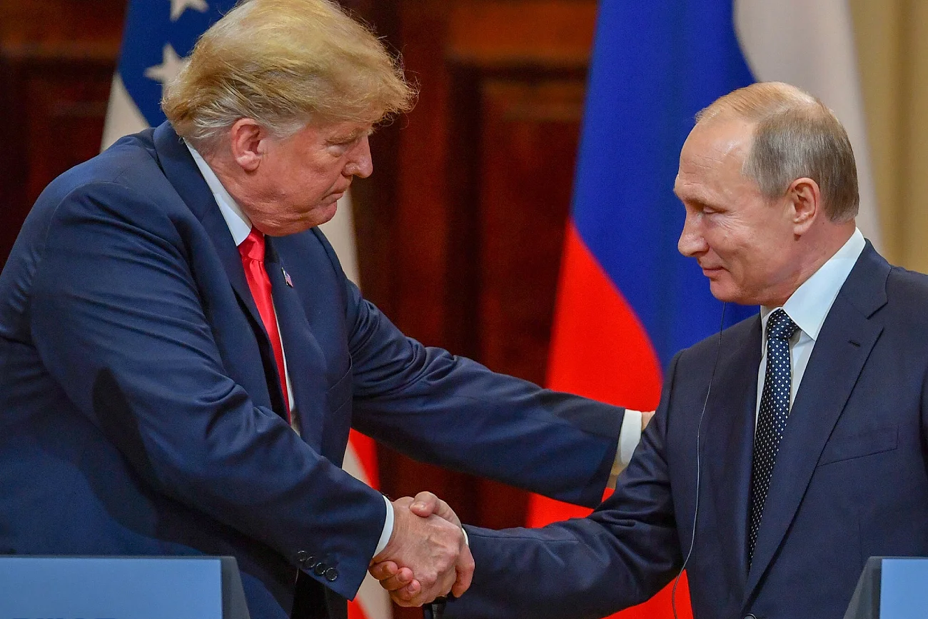 John Bolton: Gdyby rządził Donald Trump, Rosjanie byliby w Kijowie. Były republikański prezydent USA Donald Trump i prezydent Rosji Władimir Putin.