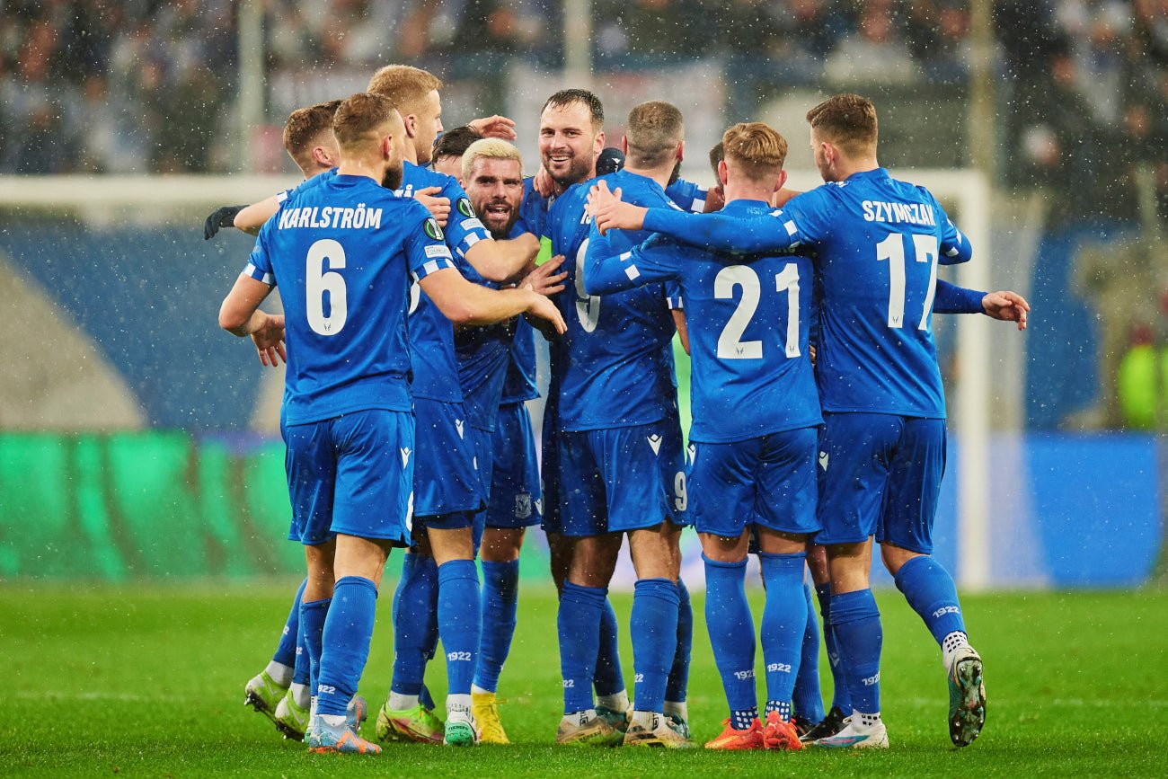 Piłkarze Lecha Poznań zanotowali ważne zwycięstwo w pierwszym meczu Ligi Konferencji Europy nad Djurgardens IF.