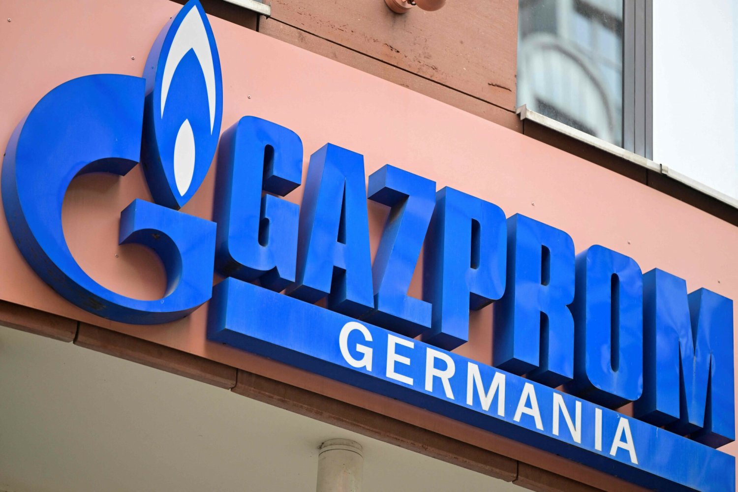 Kanclerz Niemiec Olaf Scholz wykorzystał magazyn spółki Gazprom Germania w odpowiedzi na gazowy szantaż Putina.
