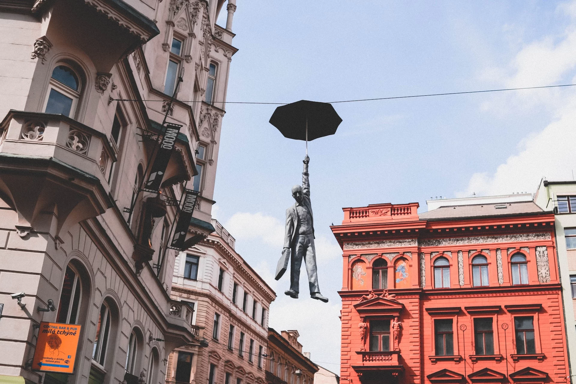 Czechy to naród, który ma luźne podejście do życia i z optymizmem patrzy w przyszłość. Z inspiracji tym lifestylem marka Žatecký wystartowała z loterią "Wygraj roczną pensję i wrzuć na luz".